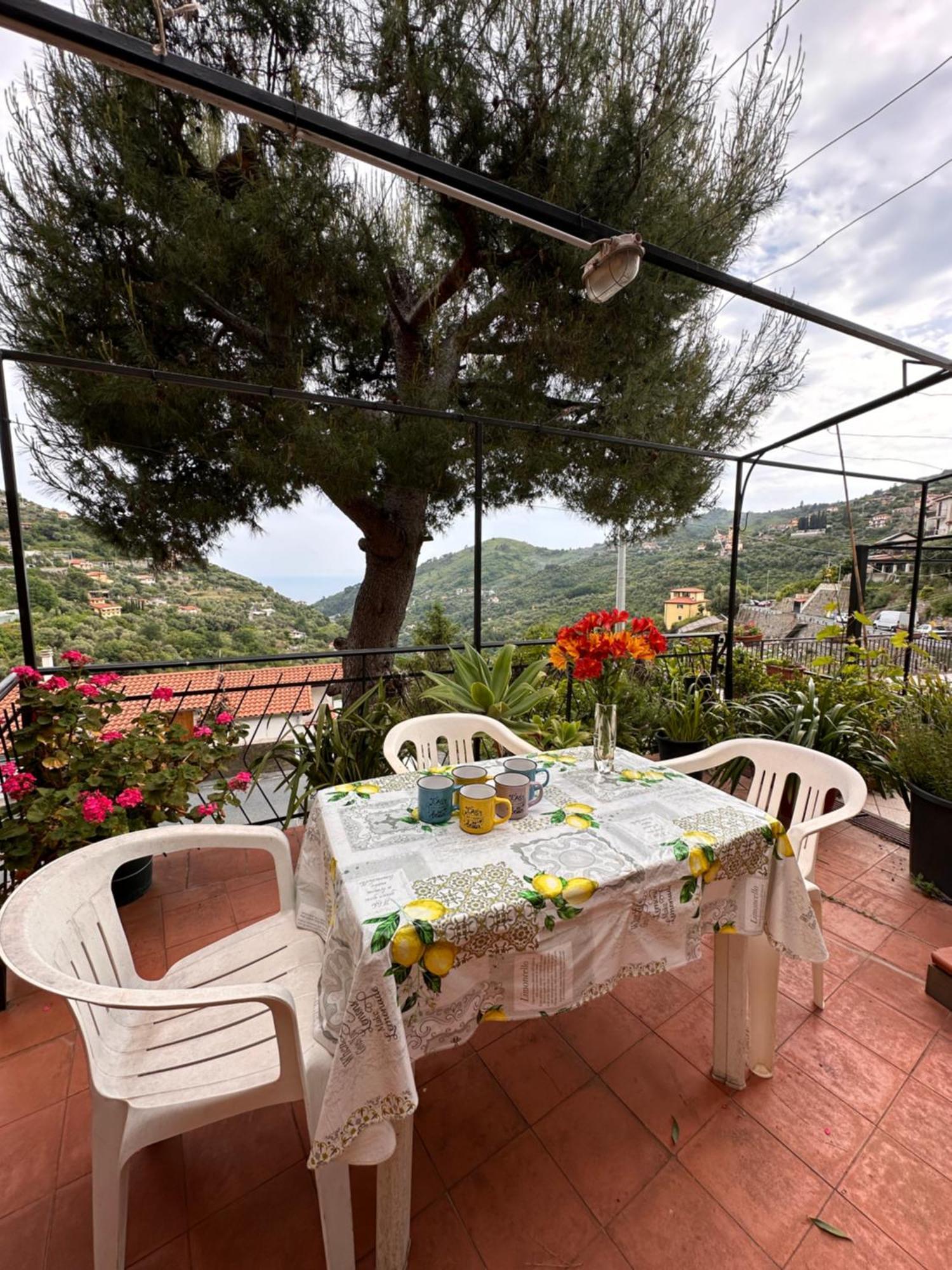 Sanremo Mare E Relax - Affittasi "Casa Illiade" Con Parcheggio Libero, Terrazza E Wi-Fi Apartment Bagian luar foto